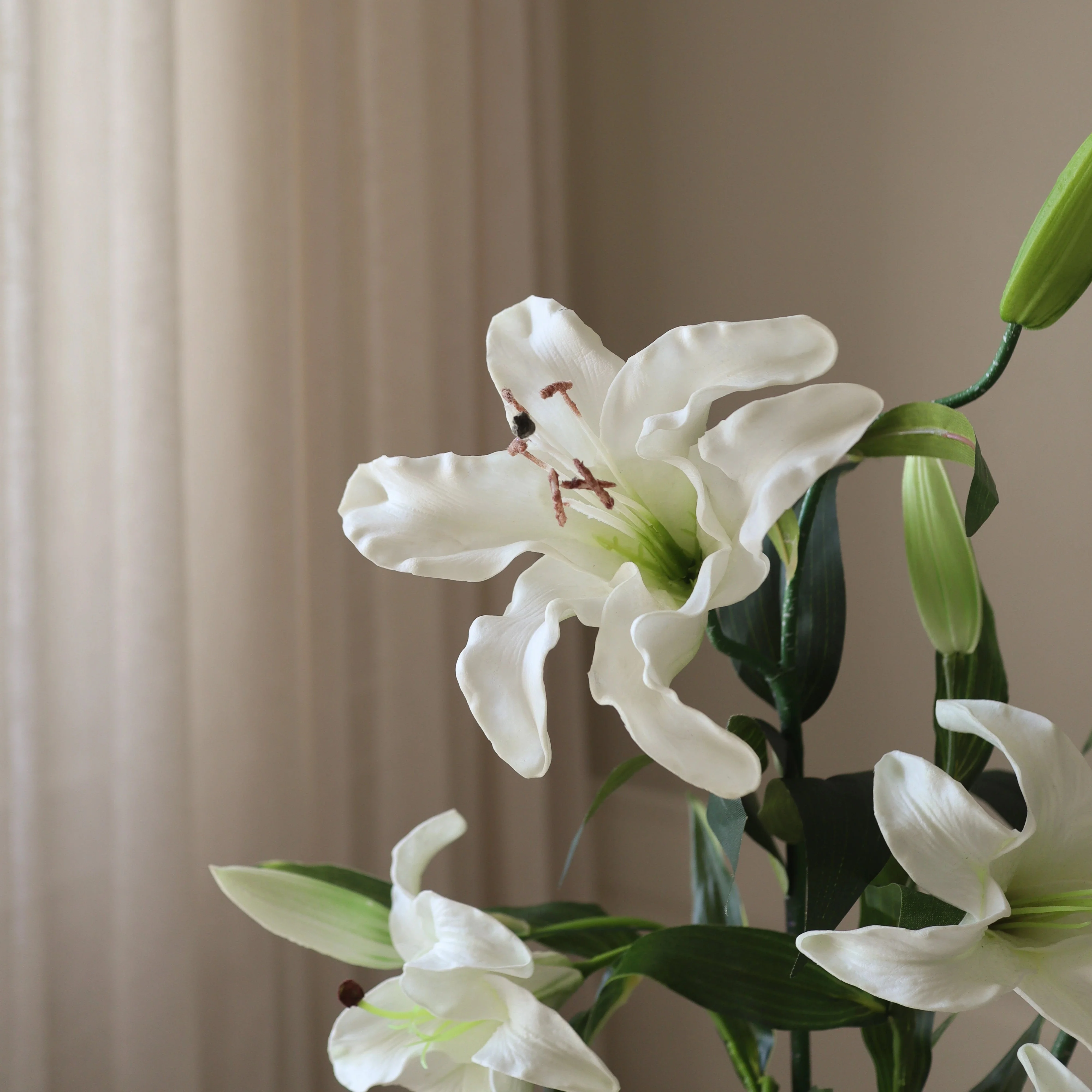 Elegant Lily Bouquet - Image 3