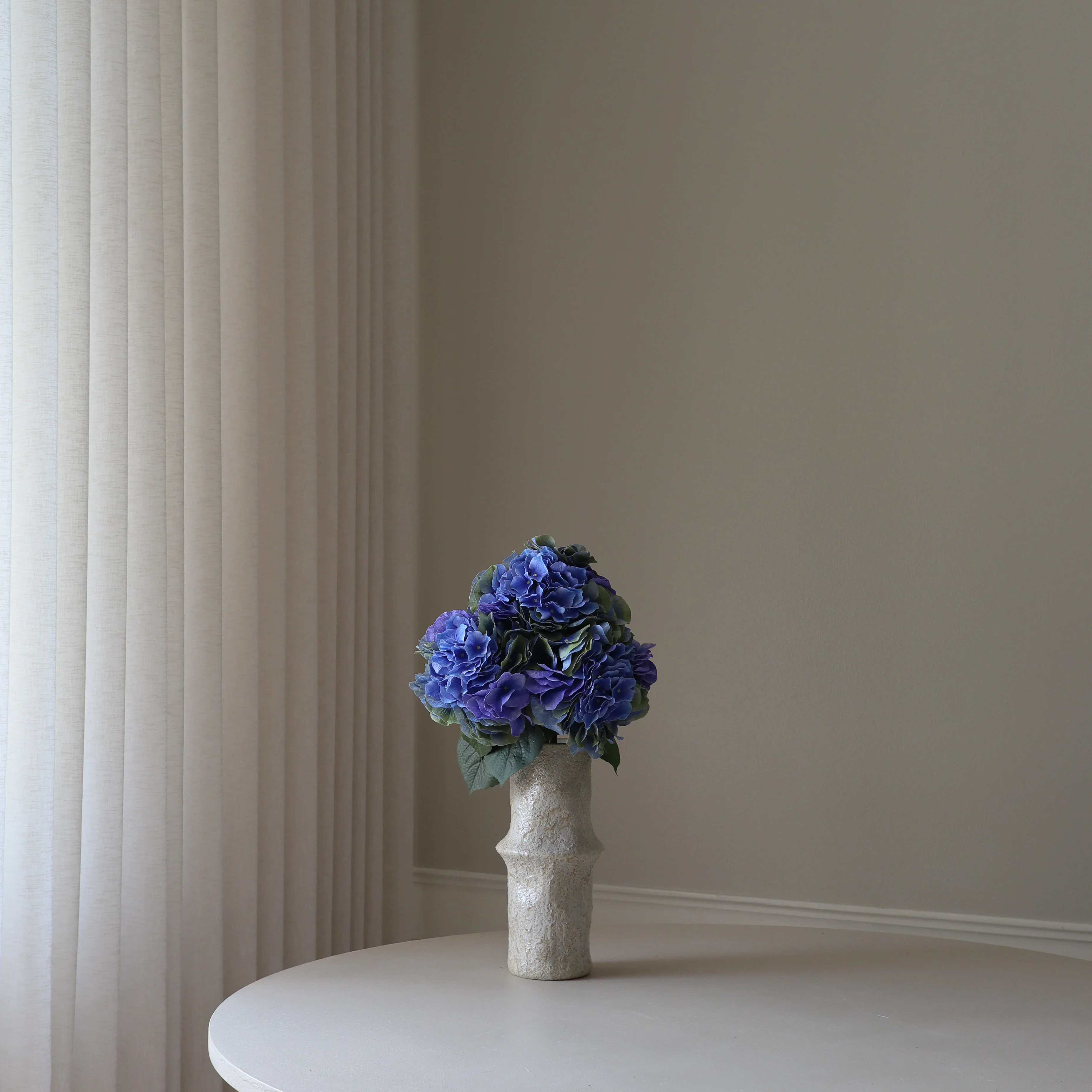 Faded Blue Hydrangea Flower - Image 3