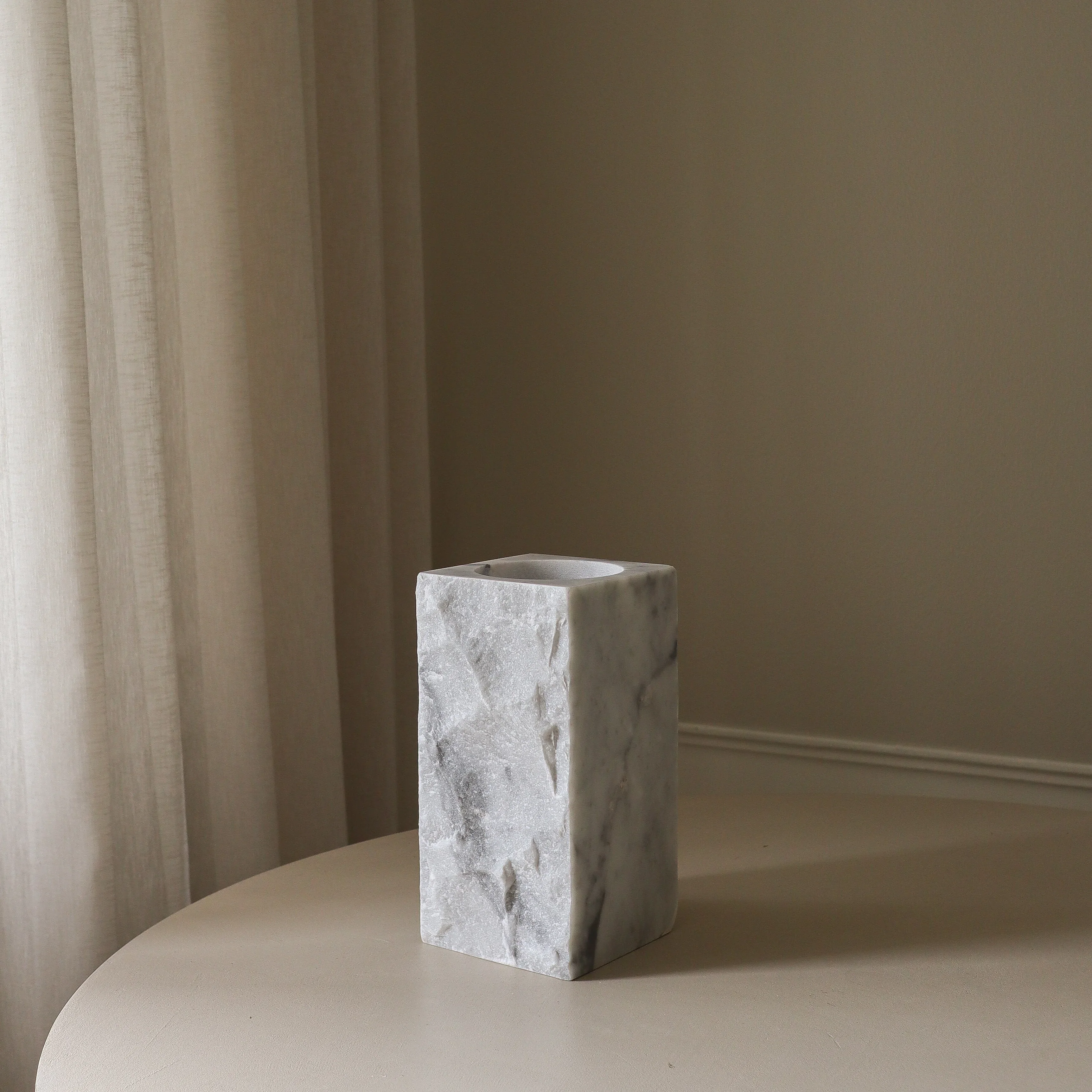 Large Carrara White Marble Edge Vase - Image 3