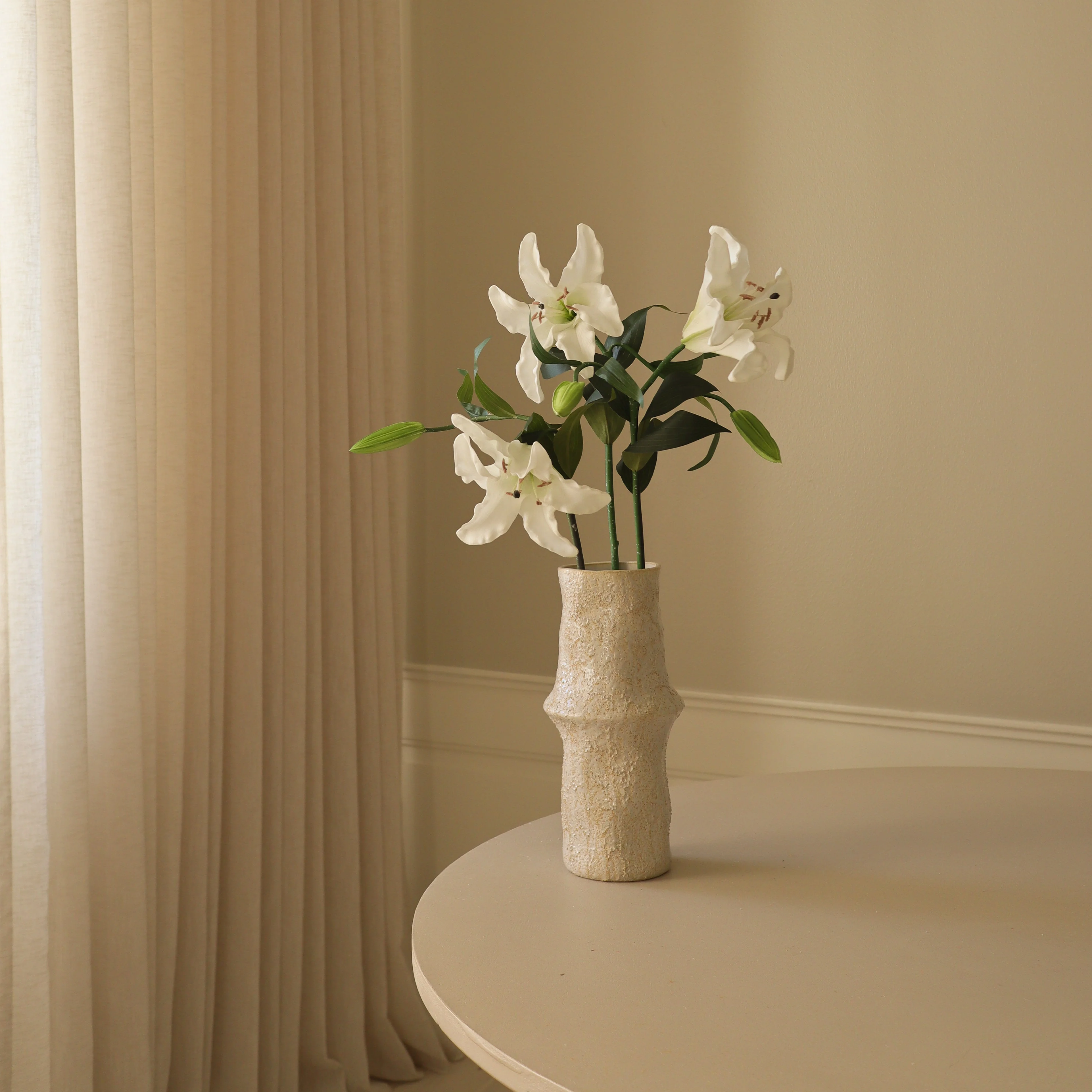 White Large Lily Flower - Image 3