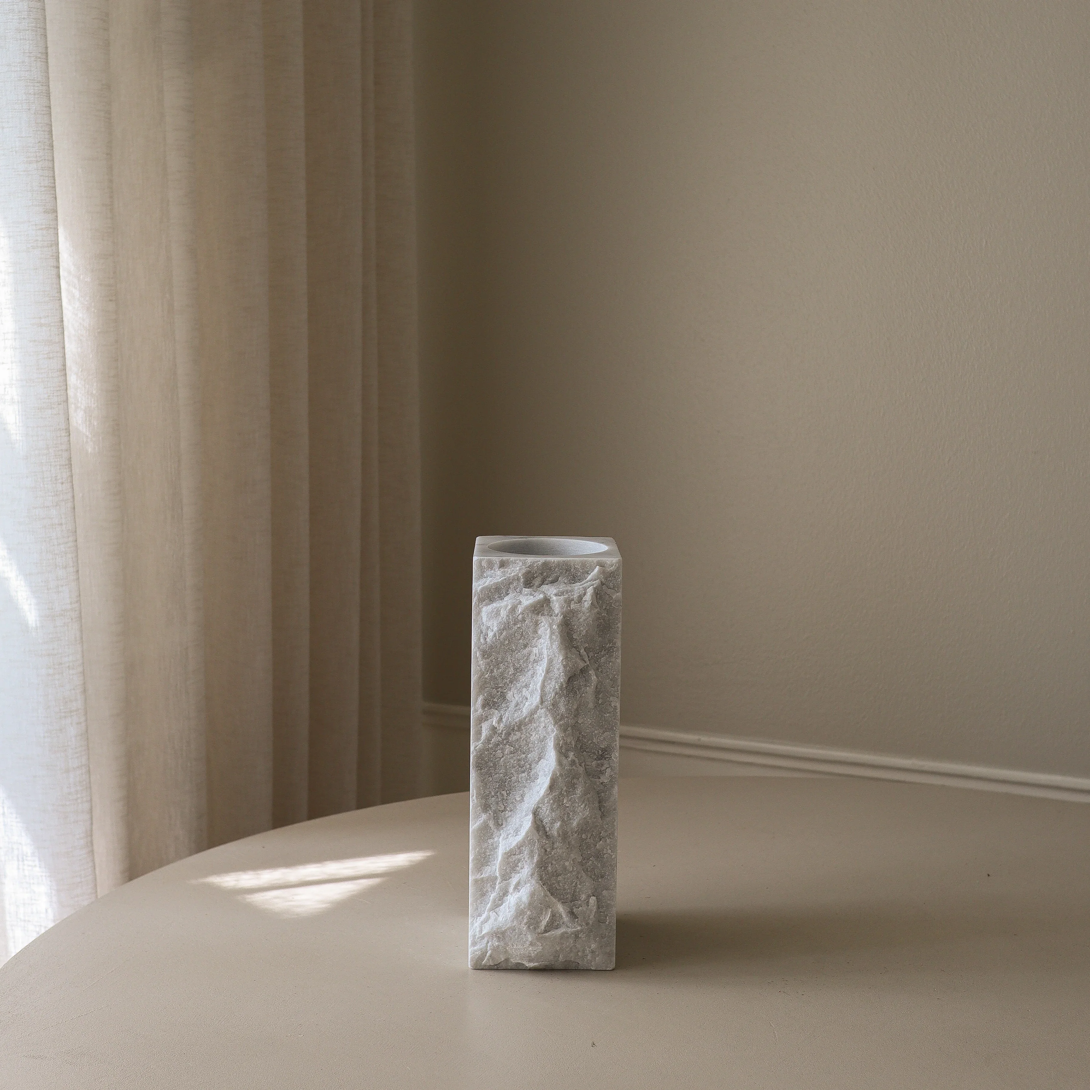 Medium Carrara White Marble Edge Vase - Image 4