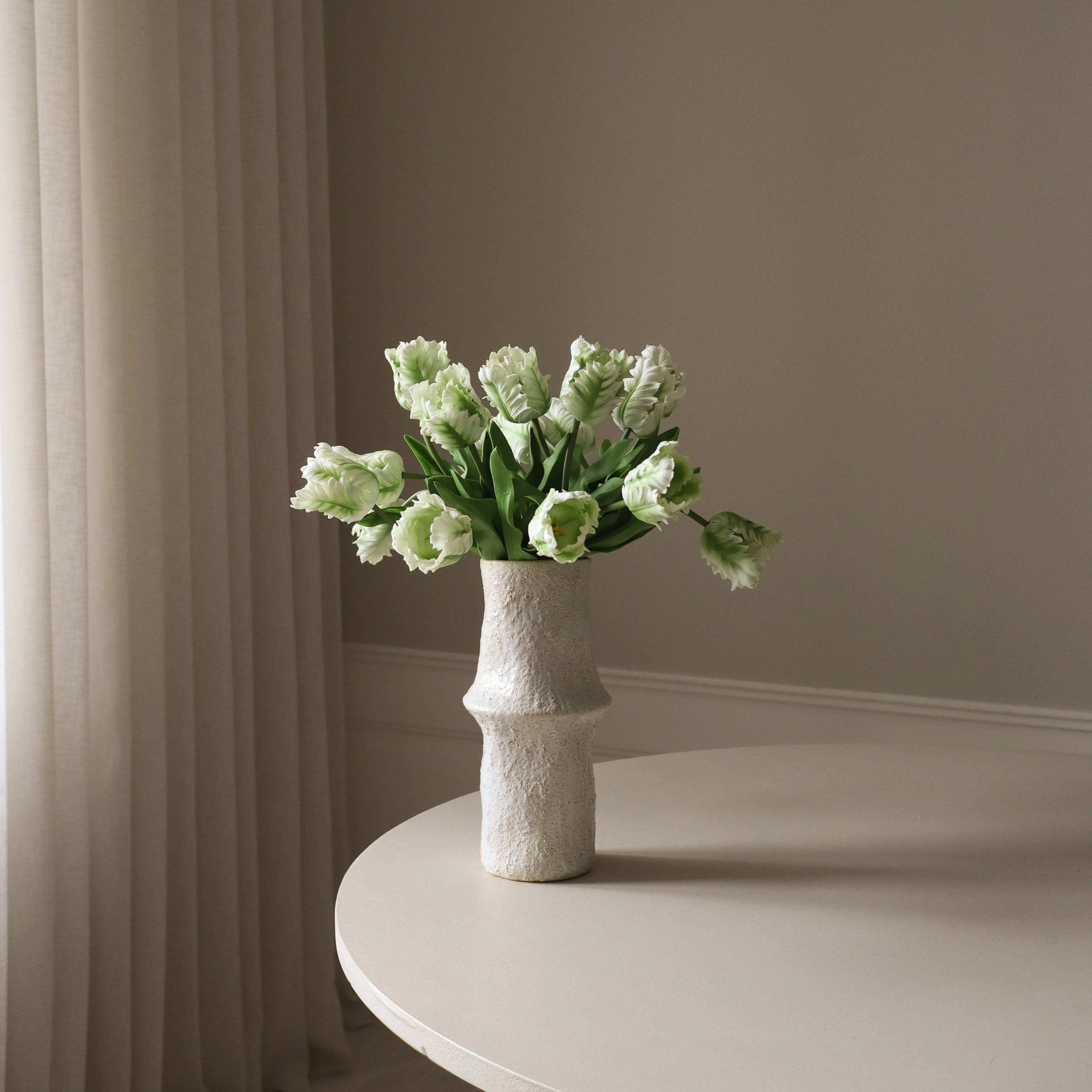 White Small Parrot Tulip Bouquet - Image 4