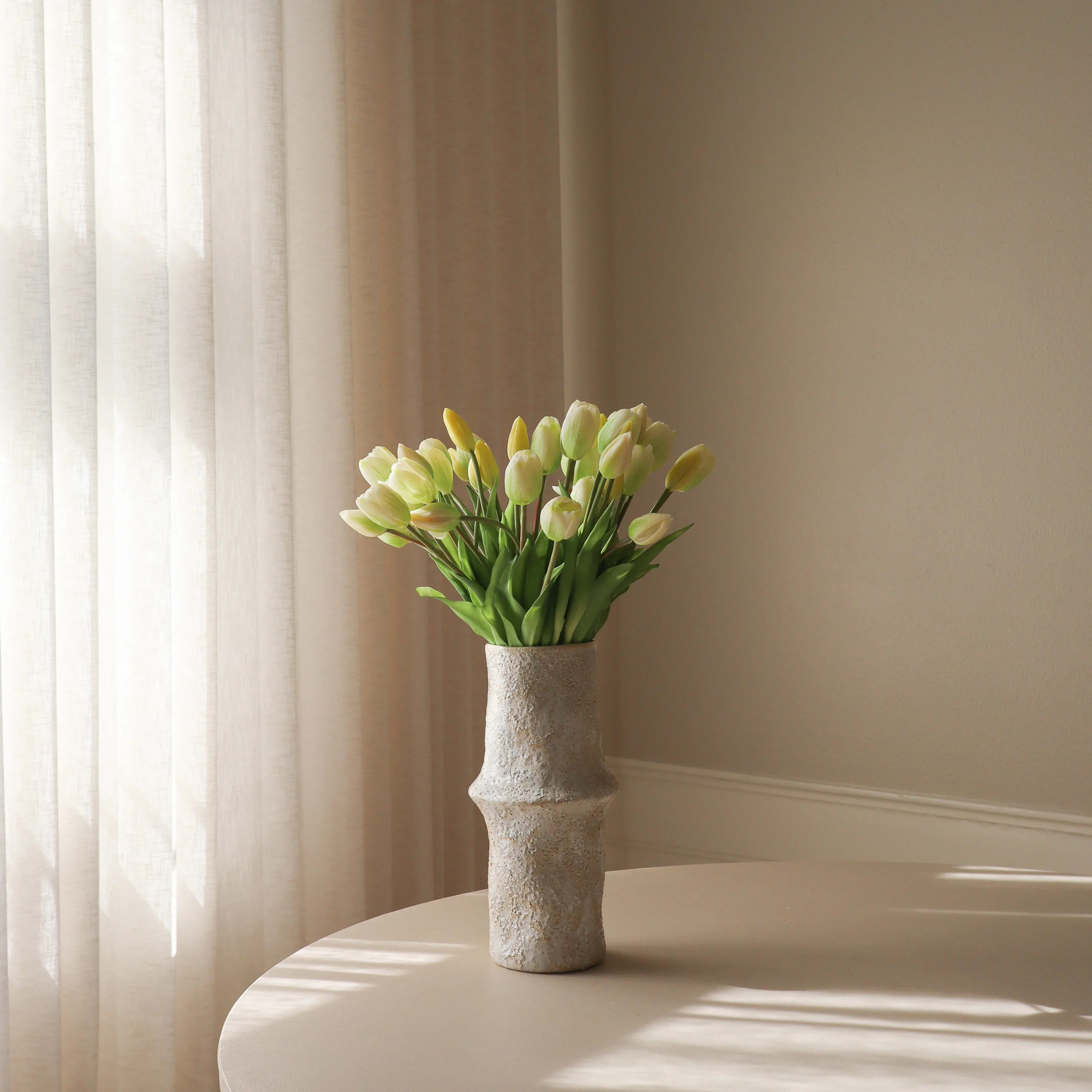 White Tulip Grand Bouquet - Image 3